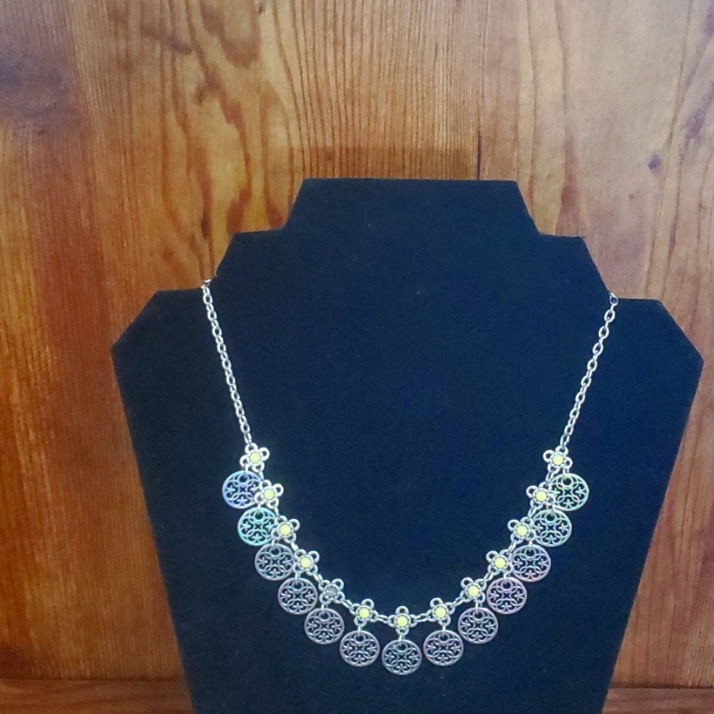 Fun summertime chic metallic necklace silver tone